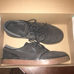 Nike skate shoes